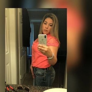 Meet your Posher, Yohanna